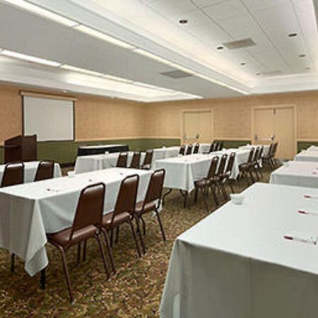 Ramada Burlington Hotel And Conference Center Esterno foto